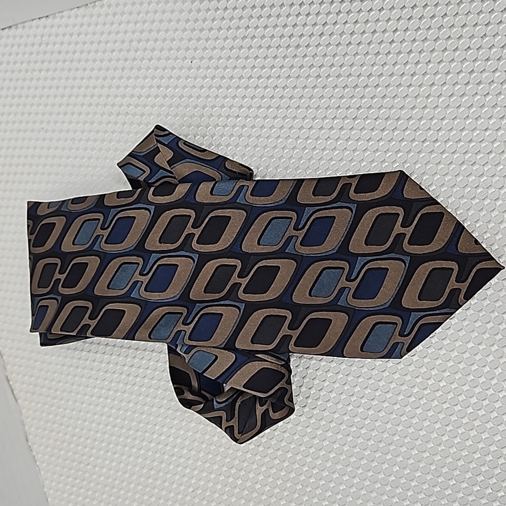 GUCCI VINTAGE ITALIAN GEOMETRIC SILK TIE IN BLACK WITH MULTICOLORS - Picture 2 of 9